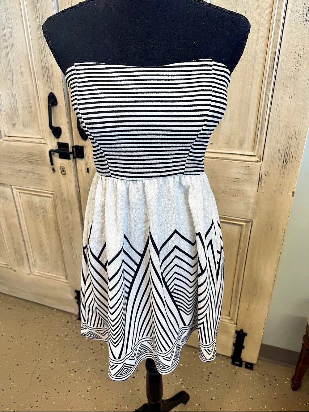 Derek Heart Strapless Geometric Mini Dress Sz M - EUC